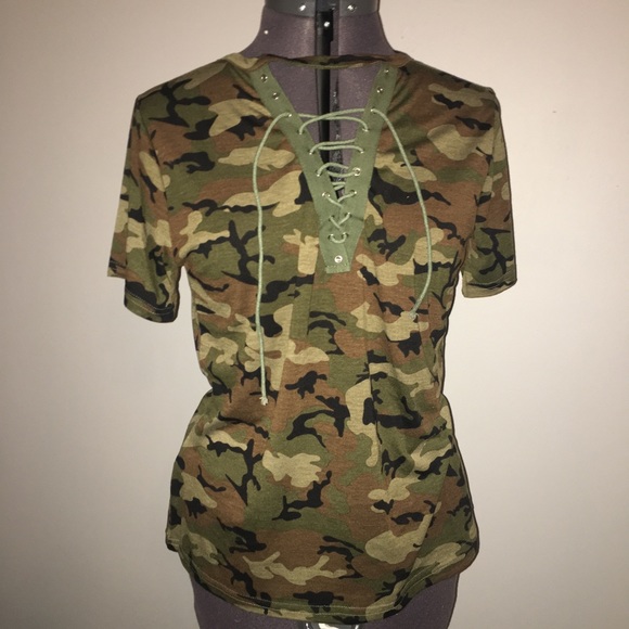 Tops - Lace front camo t-shirt NWOT